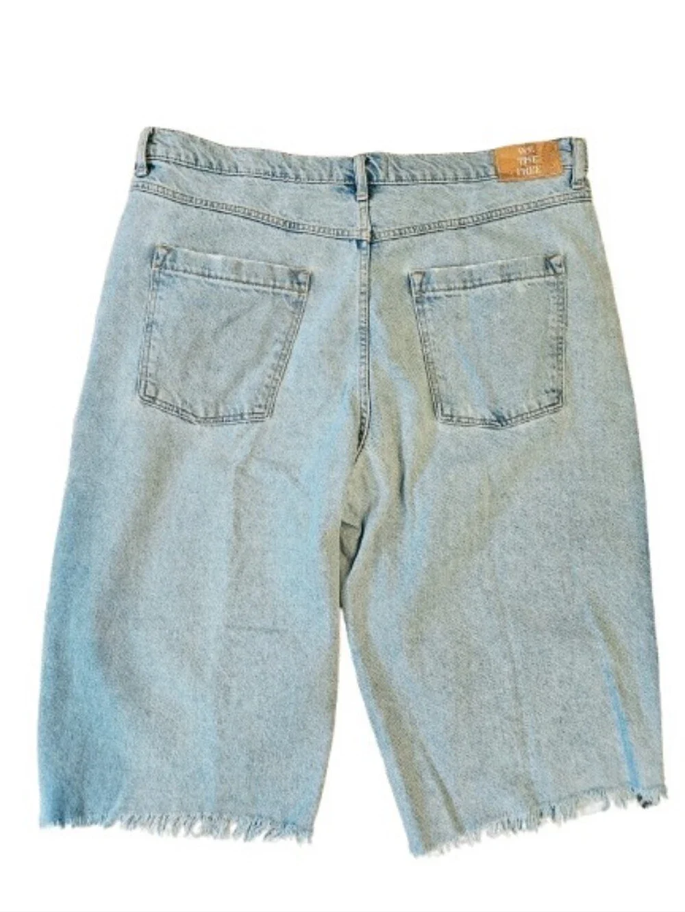 We The Free Size 33 Light Wash Denim Bermuda Shorts Jorts Raw Hem Button Fly